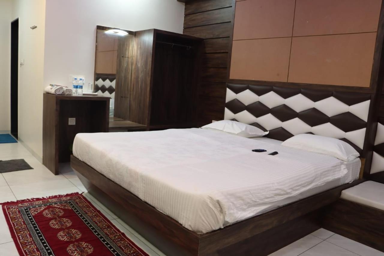 Pawan Executive Tuljapur Exterior photo