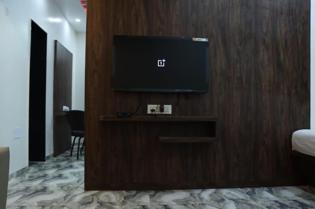 Pawan Executive Tuljapur Exterior photo