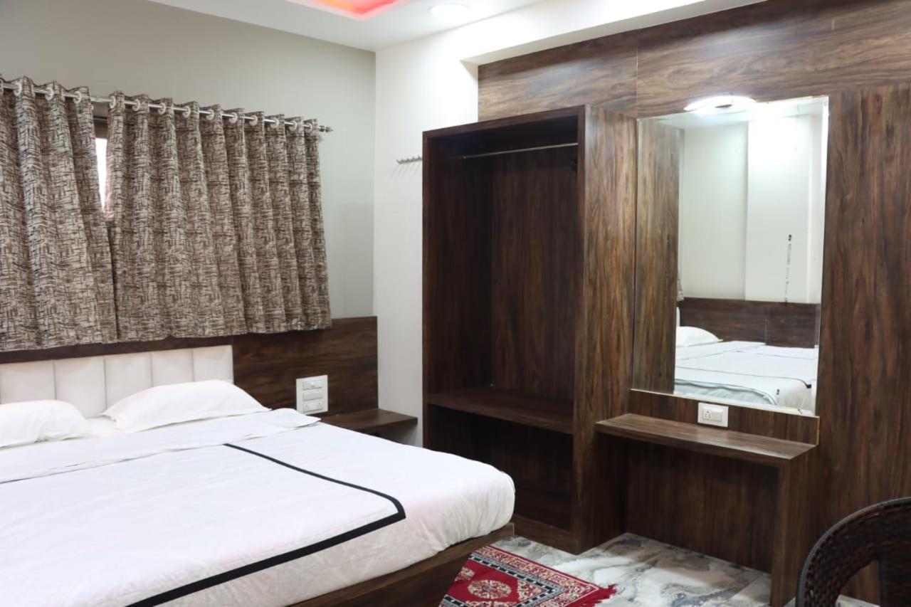 Pawan Executive Tuljapur Exterior photo
