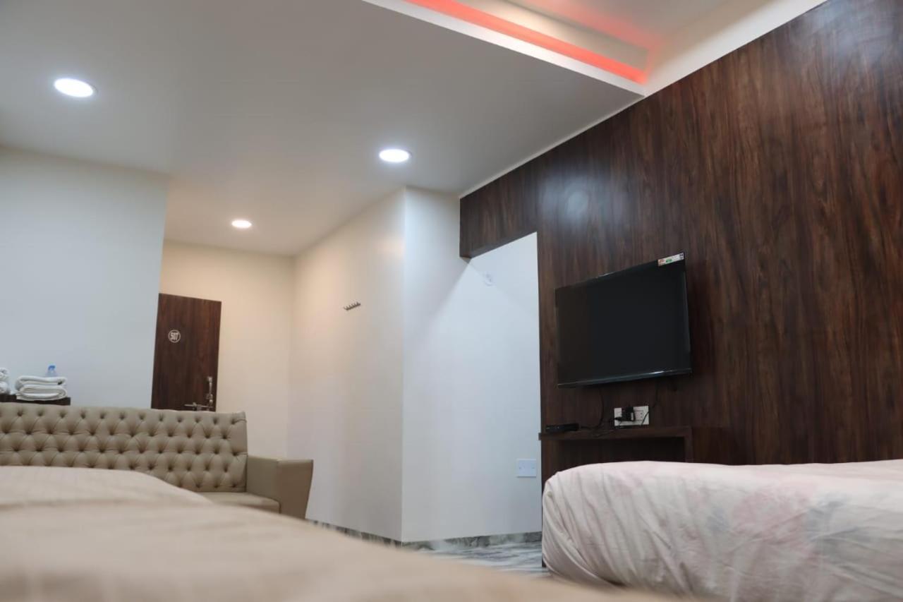 Pawan Executive Tuljapur Exterior photo