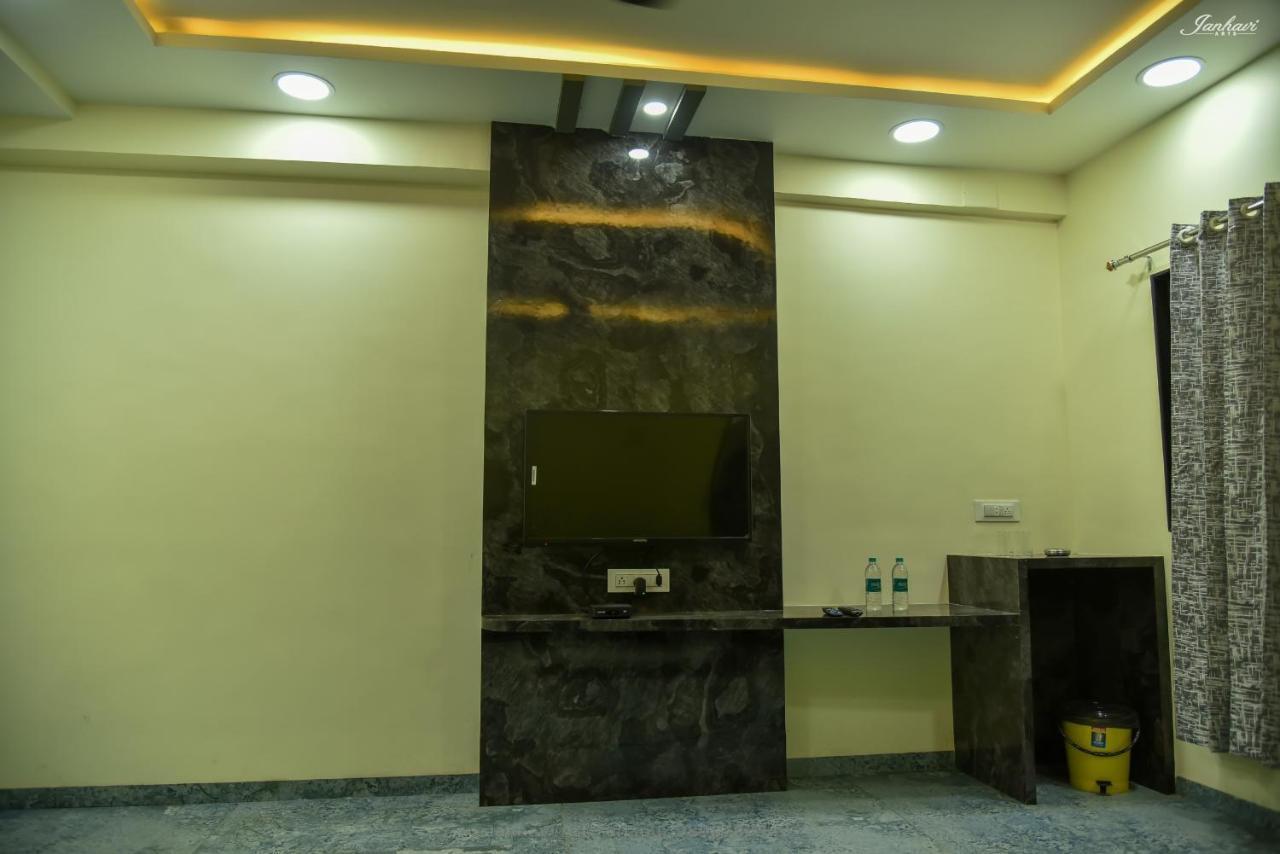 Pawan Executive Tuljapur Exterior photo